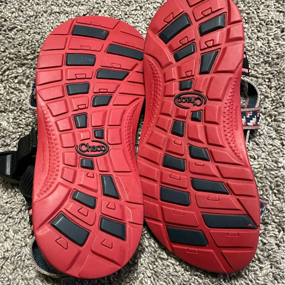 Chaco sandals Girls Size 4‎ Z/Cloud Aztec Pattern Outdoor Hiking Athletic shoes